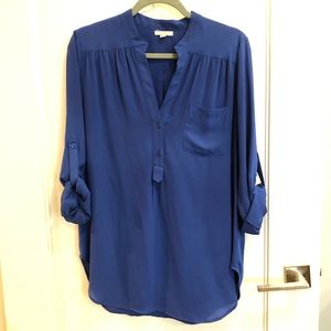 Blue relaxed fit blouse with button-cuff sleeves